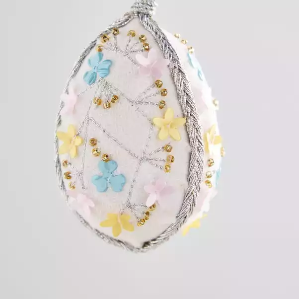 Dunelm White Embroidered Hanging Egg Decoration 4 Dunelm White Embroidered Hanging Egg Decoration - Image 2